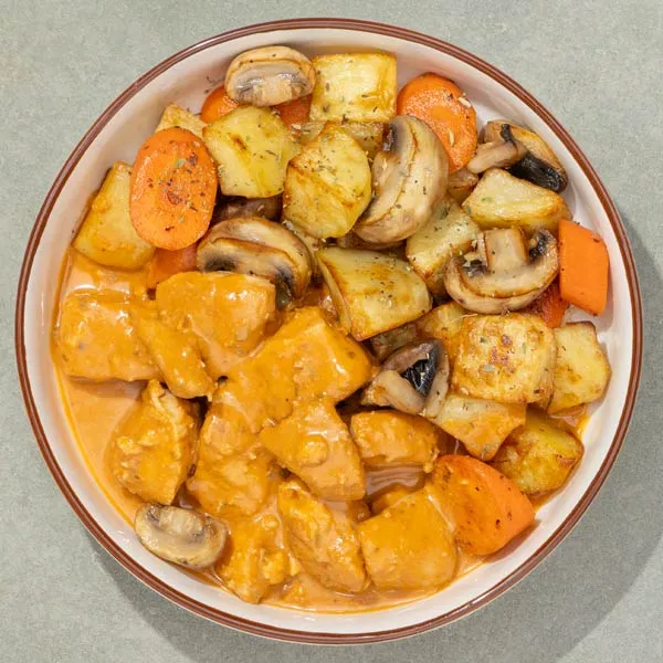 Hähnchen-Frikandeau mit Kartoffeln und Gemüse