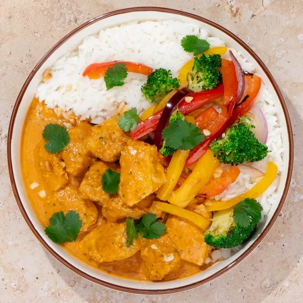 Hähnchen Panang Curry mit Reis und Gemüse