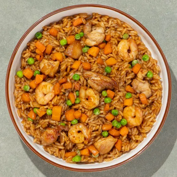 Gebratener Reis nach chinesischer Art mit Hähnchen und Garnelen