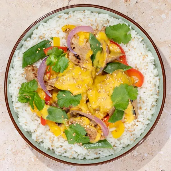 Heura con salsa korma y verduras